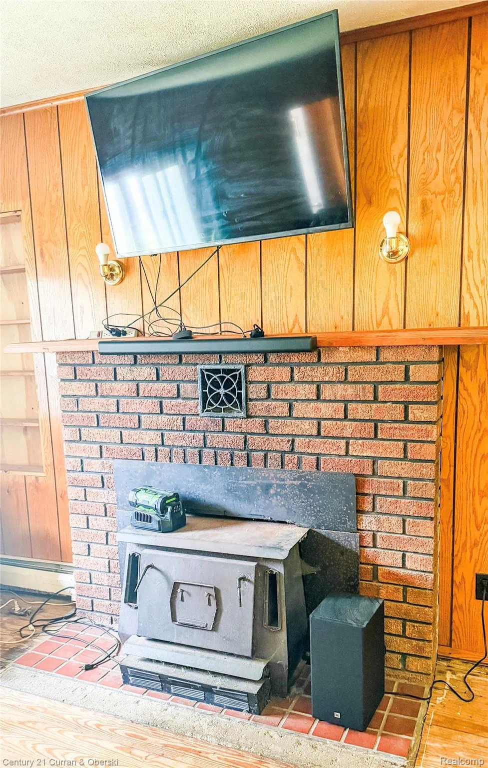 209 S Fifth Street Roscommon Village, MI 48653