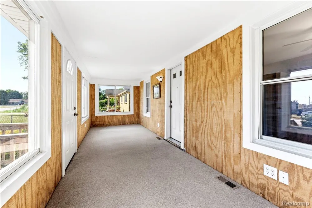 34868 W Jefferson Avenue Brownstown Charter Township, MI 48173
