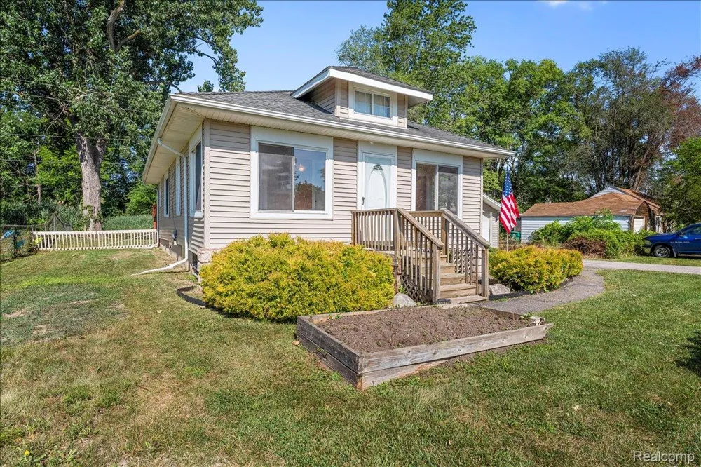 34868 W Jefferson Avenue Brownstown Charter Township, MI 48173