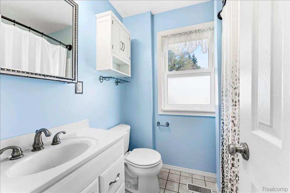 34868 W Jefferson Avenue Brownstown Charter Township, MI 48173