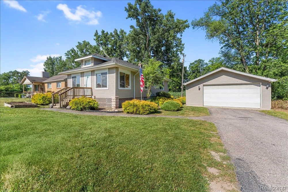 34868 W Jefferson Avenue Brownstown Charter Township, MI 48173