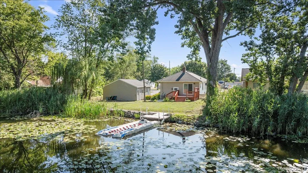 34868 W Jefferson Avenue Brownstown Charter Township, MI 48173
