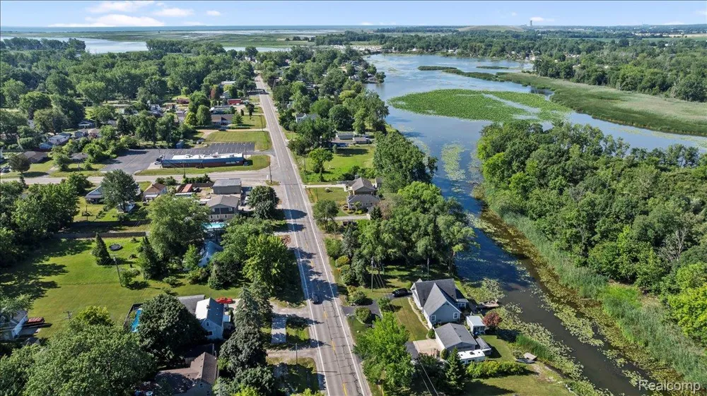34868 W Jefferson Avenue Brownstown Charter Township, MI 48173