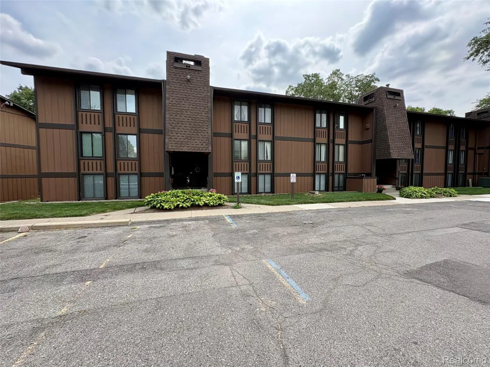 1736 Grove Road #102 York Charter Township, MI 48198