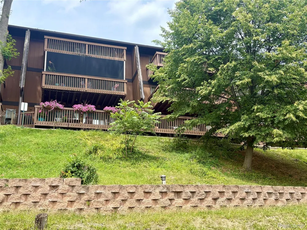 1736 Grove Road #102 York Charter Township, MI 48198