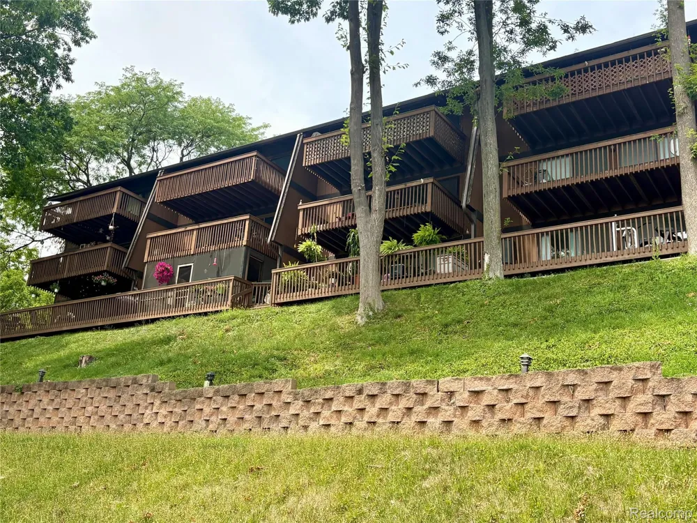1736 Grove Road #102 York Charter Township, MI 48198