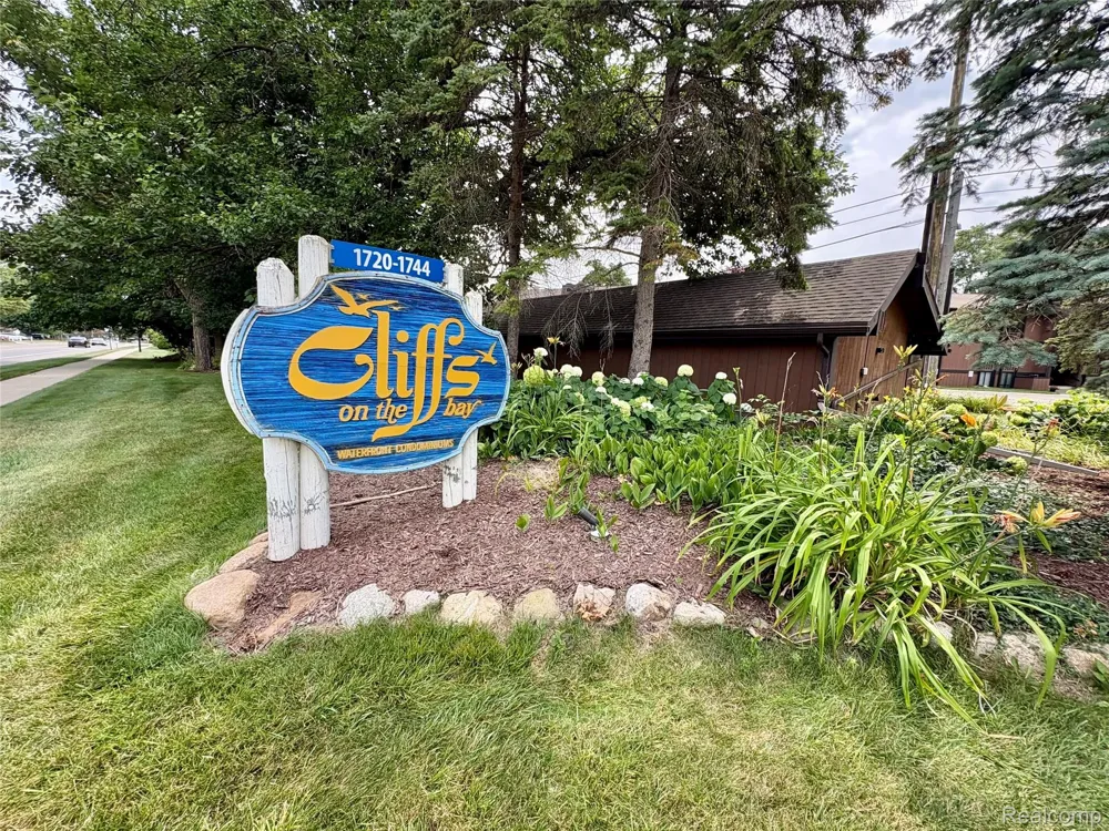 1736 Grove Road #102 York Charter Township, MI 48198