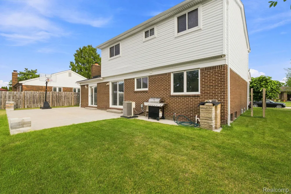 17900 Woodridge Drive Brownstown Charter Township, MI 48193