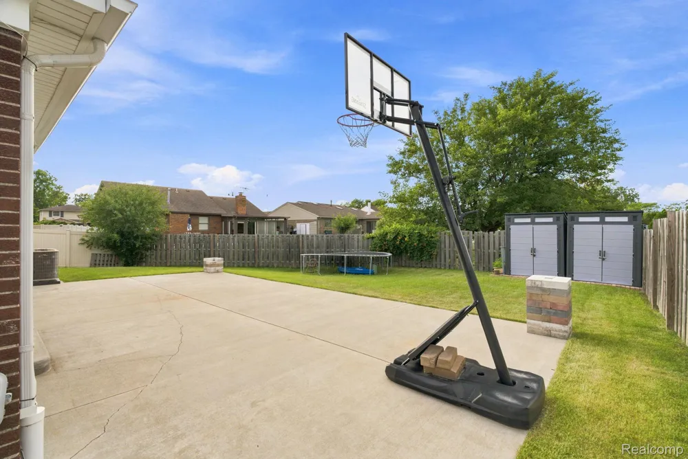 17900 Woodridge Drive Brownstown Charter Township, MI 48193