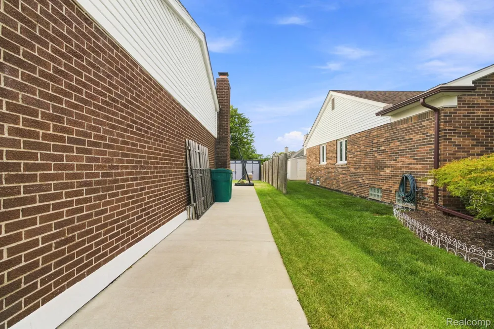 17900 Woodridge Drive Brownstown Charter Township, MI 48193