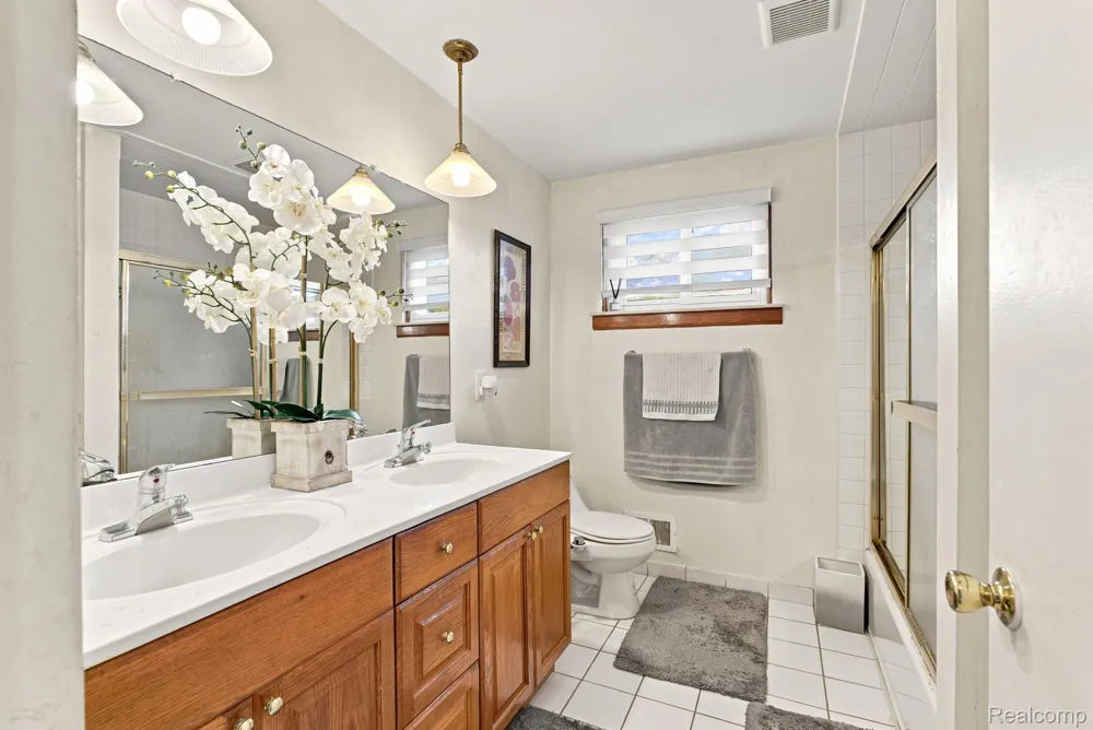 17900 Woodridge Drive Brownstown Charter Township, MI 48193