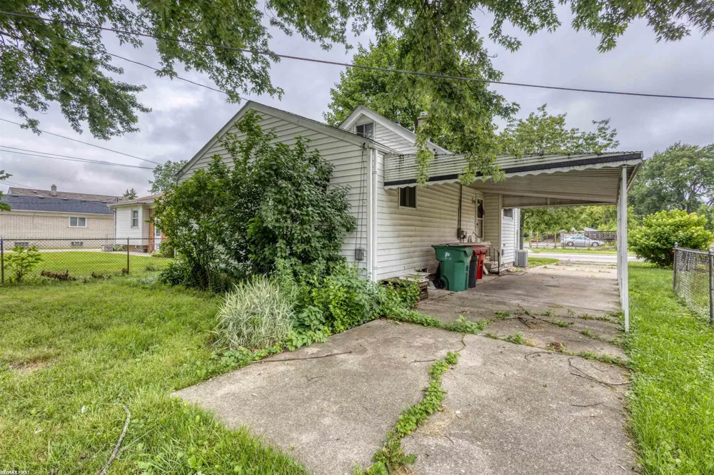 14846 Stephens Dr Drive Eastpointe City, MI 48021