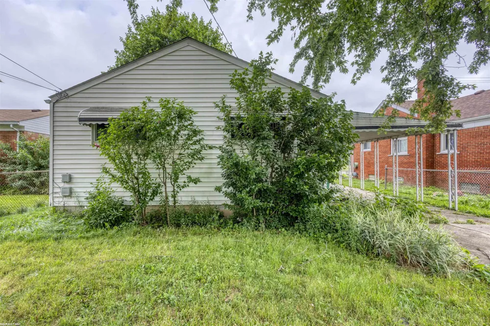 14846 Stephens Dr Drive Eastpointe City, MI 48021