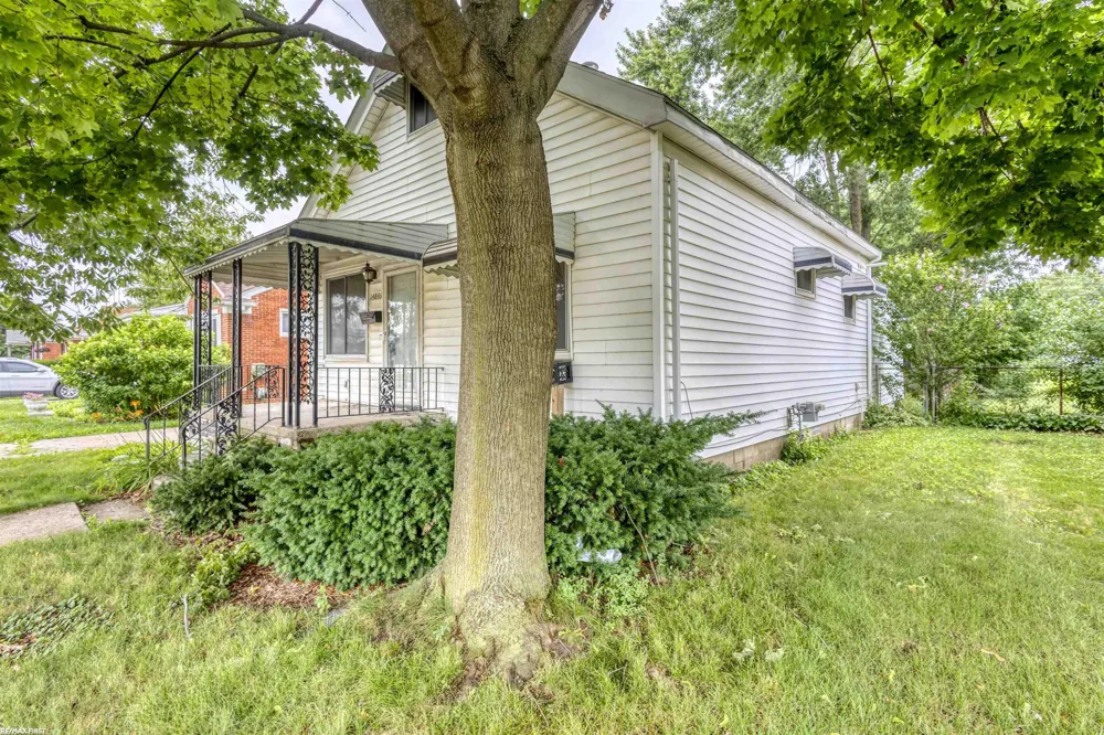 14846 Stephens Dr Drive Eastpointe City, MI 48021