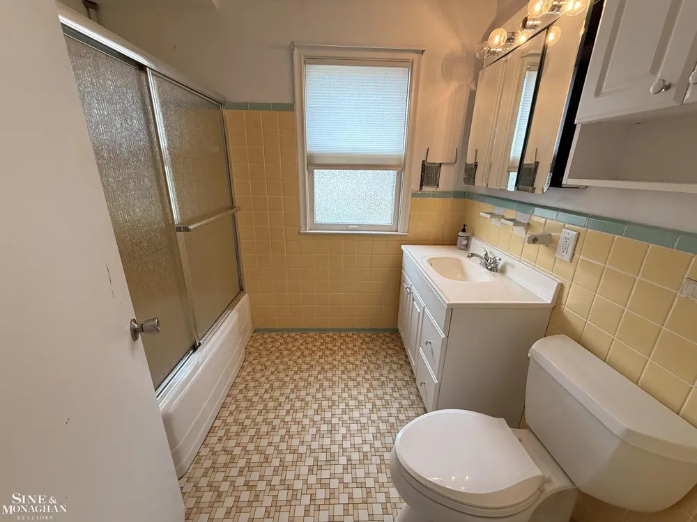 2056 Lennon Road Grosse Pointe Woods City, MI 48236