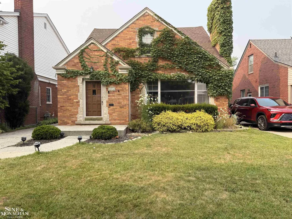2056 Lennon Road Grosse Pointe Woods City, MI 48236