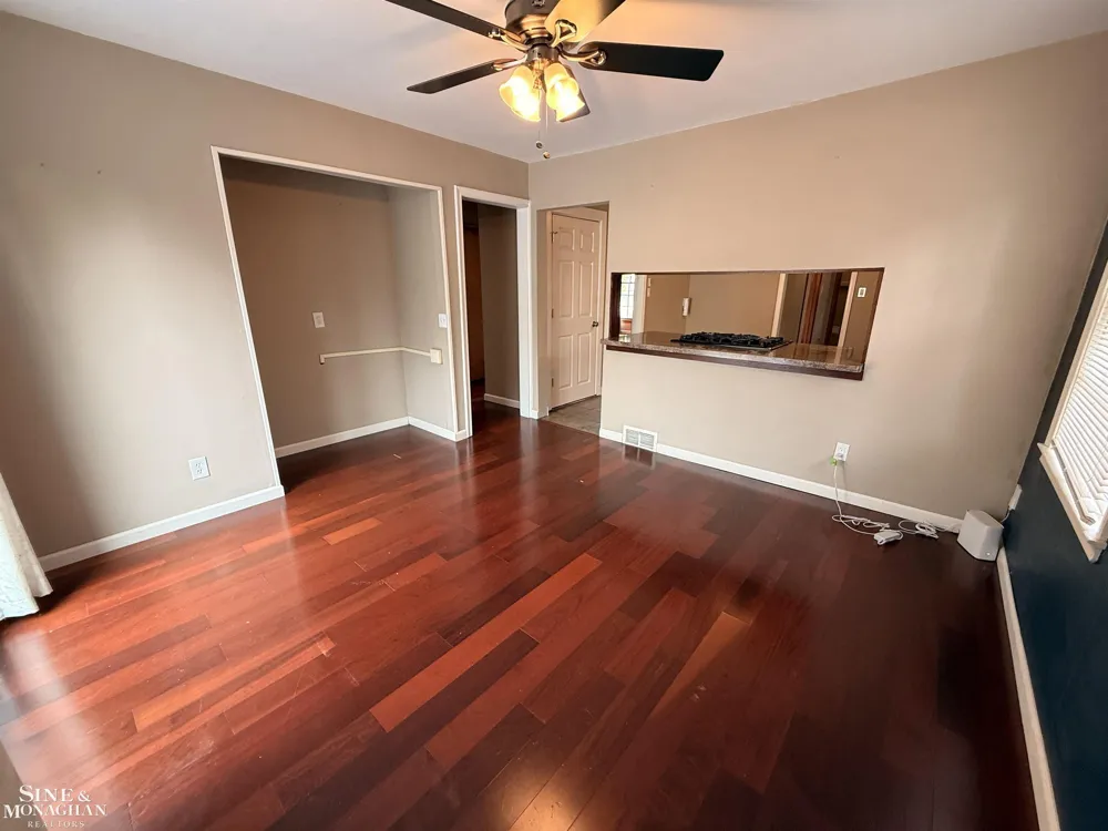 2056 Lennon Road Grosse Pointe Woods City, MI 48236