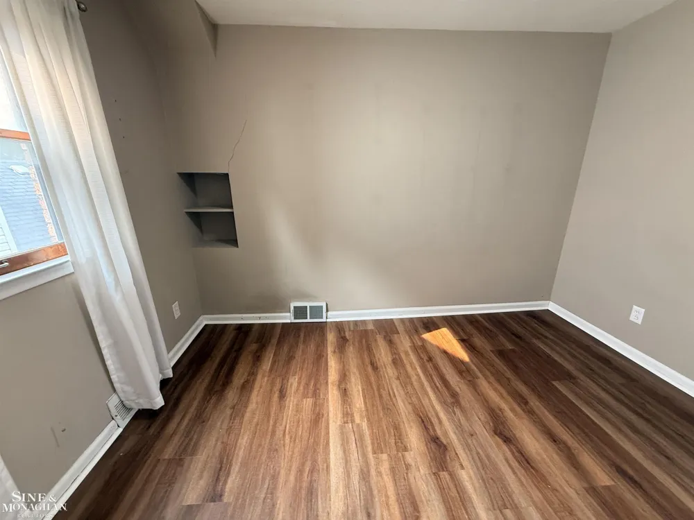 2056 Lennon Road Grosse Pointe Woods City, MI 48236