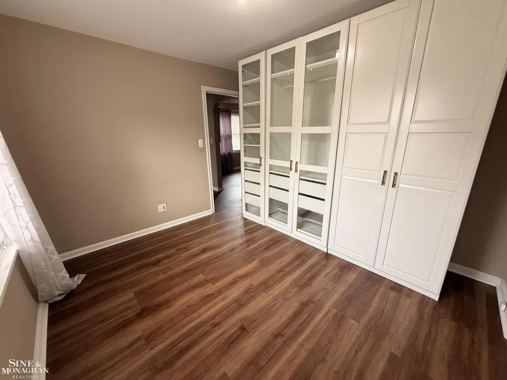 2056 Lennon Road Grosse Pointe Woods City, MI 48236