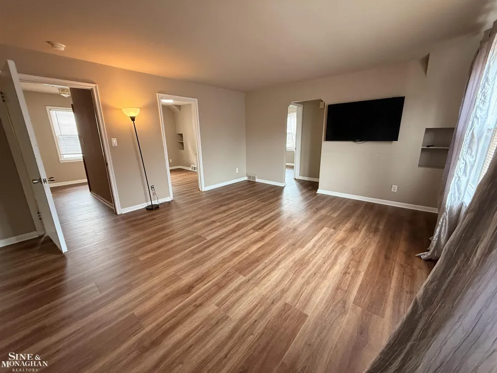 2056 Lennon Road Grosse Pointe Woods City, MI 48236