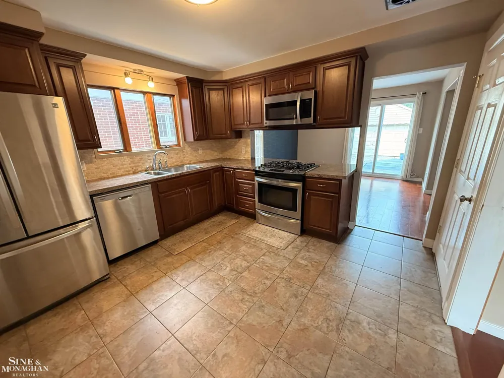 2056 Lennon Road Grosse Pointe Woods City, MI 48236
