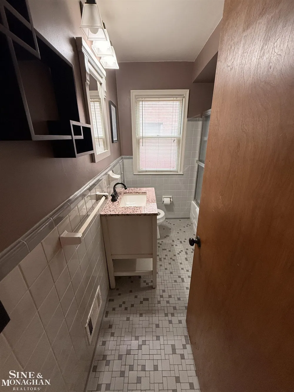 2056 Lennon Road Grosse Pointe Woods City, MI 48236