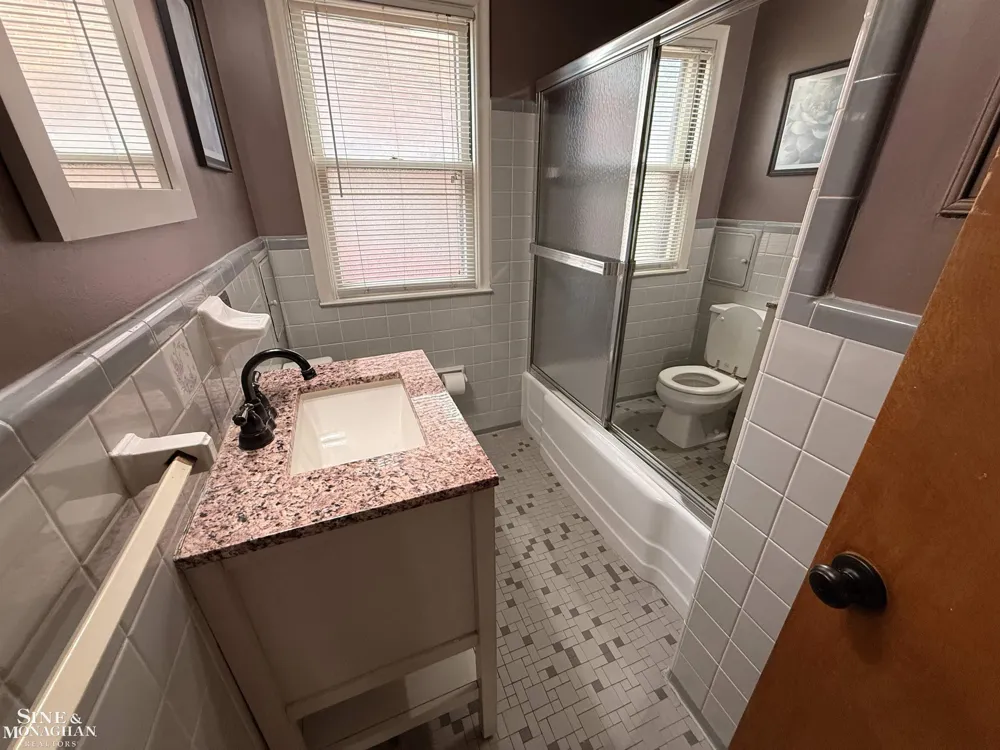 2056 Lennon Road Grosse Pointe Woods City, MI 48236
