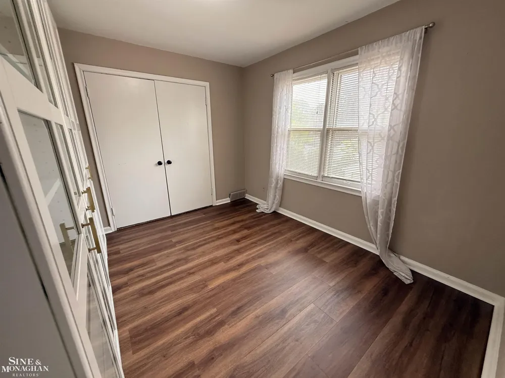 2056 Lennon Road Grosse Pointe Woods City, MI 48236