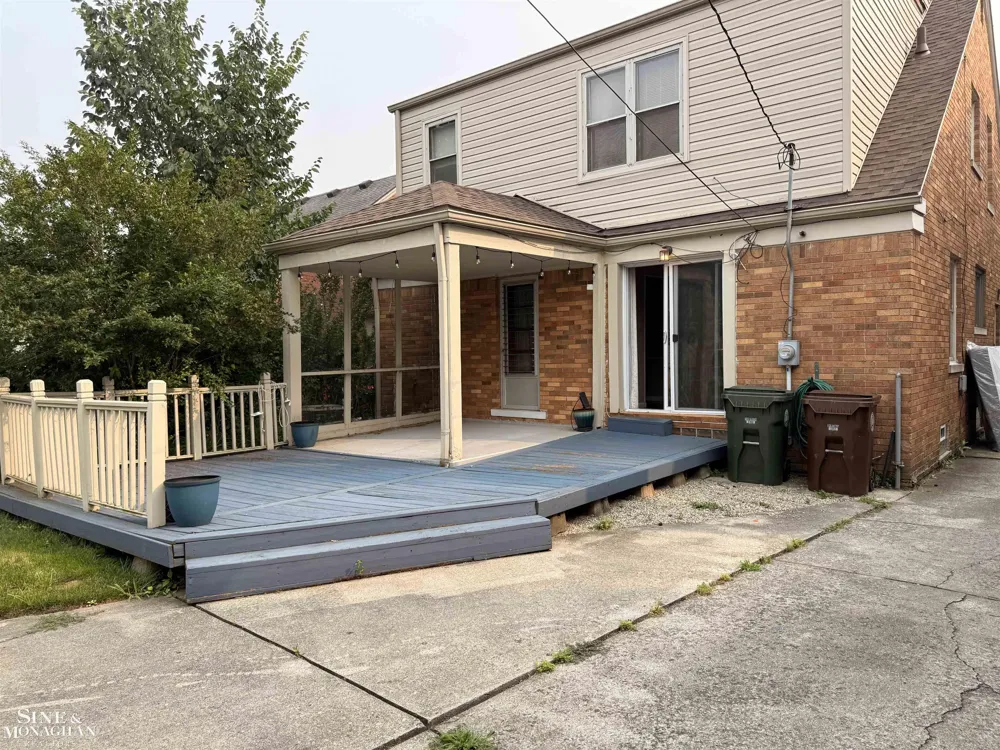 2056 Lennon Road Grosse Pointe Woods City, MI 48236