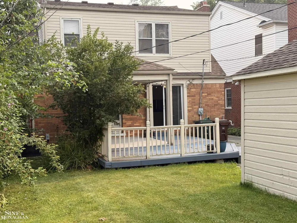 2056 Lennon Road Grosse Pointe Woods City, MI 48236