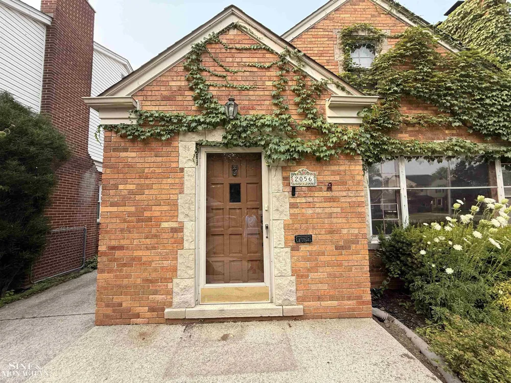 2056 Lennon Road Grosse Pointe Woods City, MI 48236