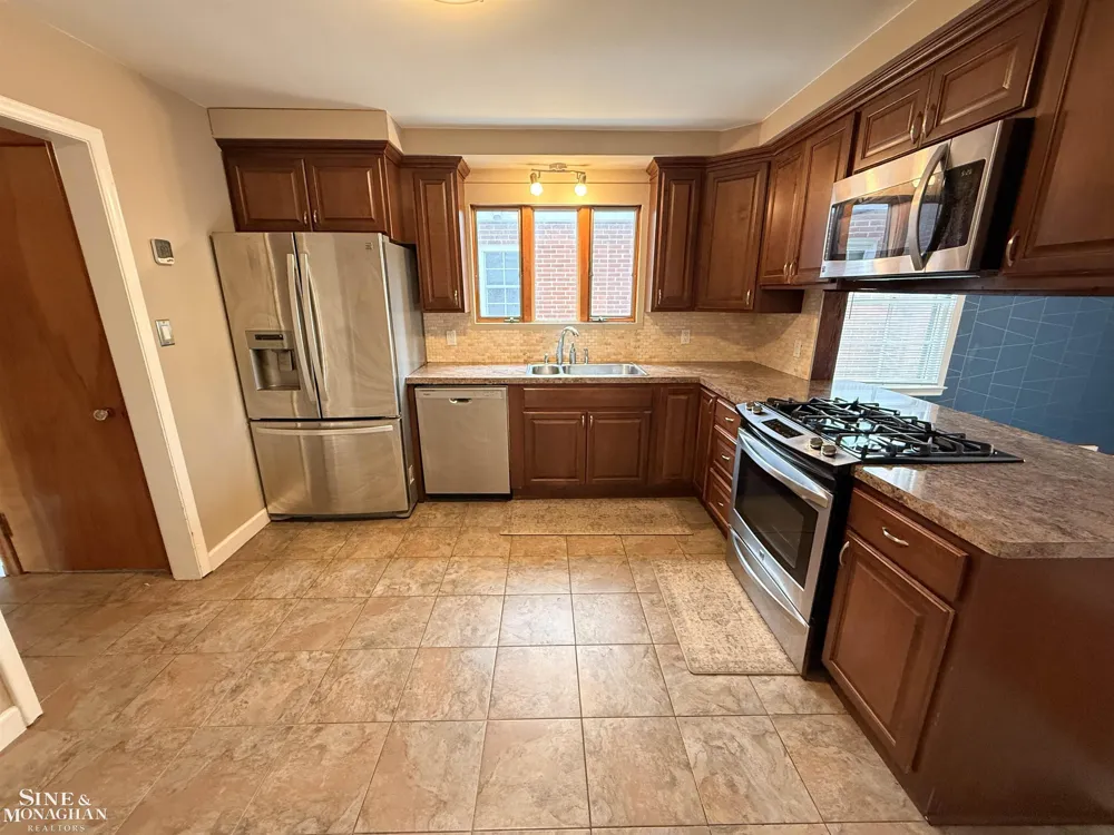2056 Lennon Road Grosse Pointe Woods City, MI 48236