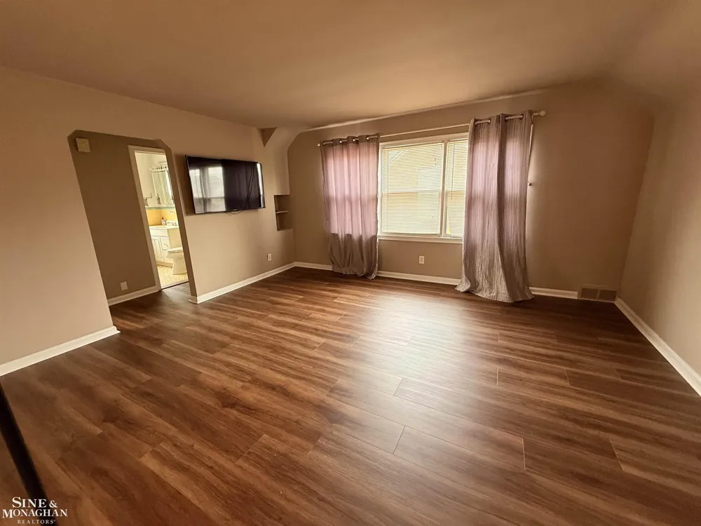 2056 Lennon Road Grosse Pointe Woods City, MI 48236