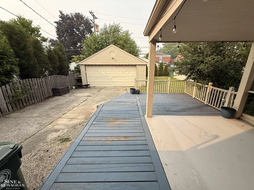2056 Lennon Road Grosse Pointe Woods City, MI 48236