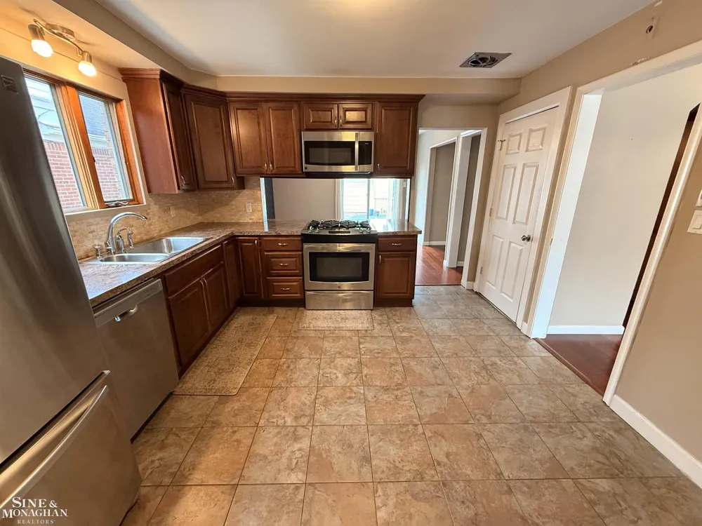 2056 Lennon Road Grosse Pointe Woods City, MI 48236