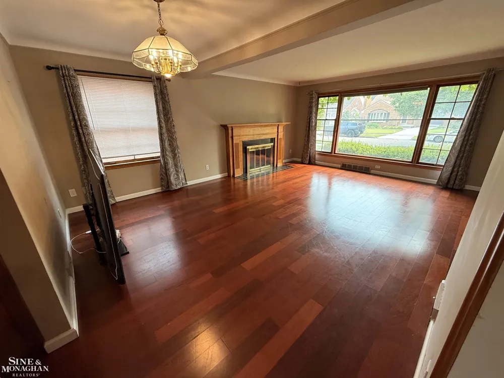 2056 Lennon Road Grosse Pointe Woods City, MI 48236