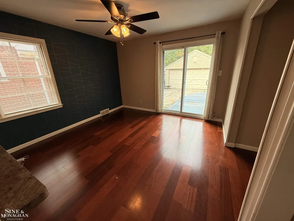 2056 Lennon Road Grosse Pointe Woods City, MI 48236