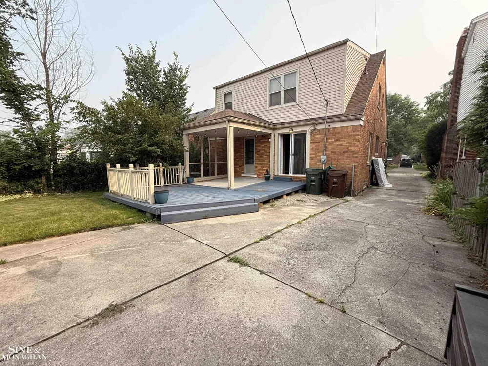 2056 Lennon Road Grosse Pointe Woods City, MI 48236