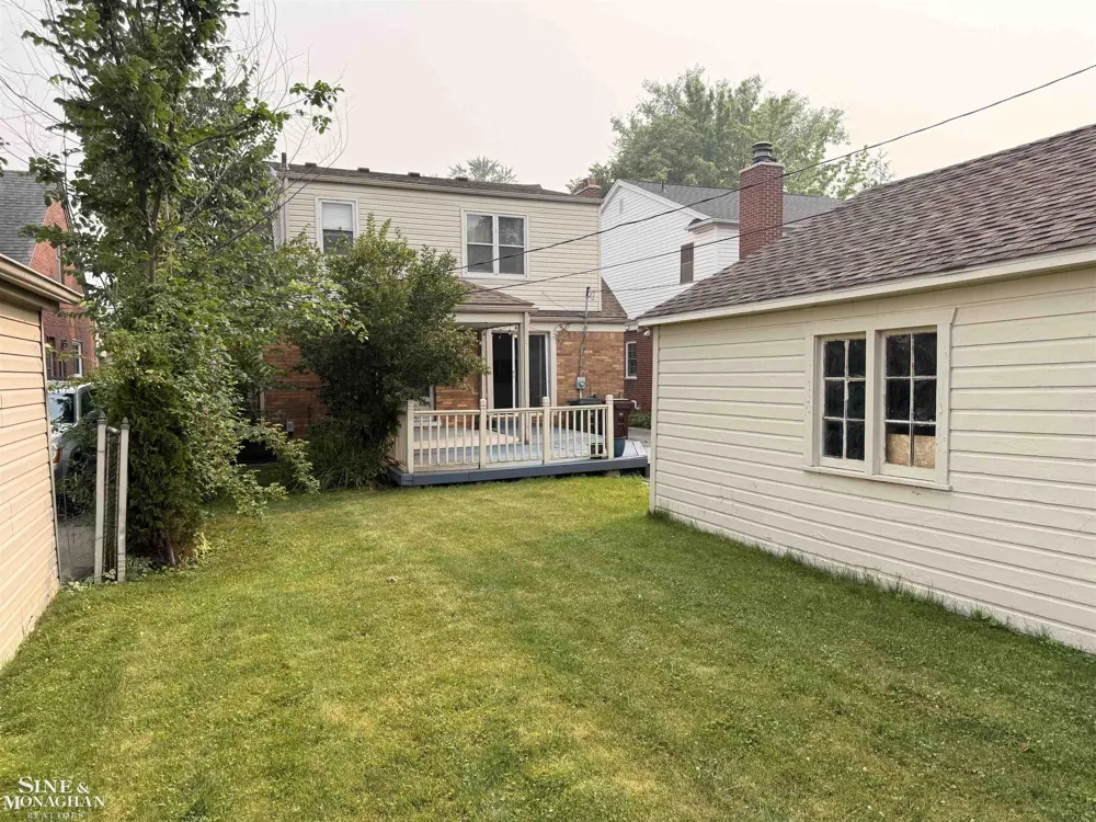 2056 Lennon Road Grosse Pointe Woods City, MI 48236