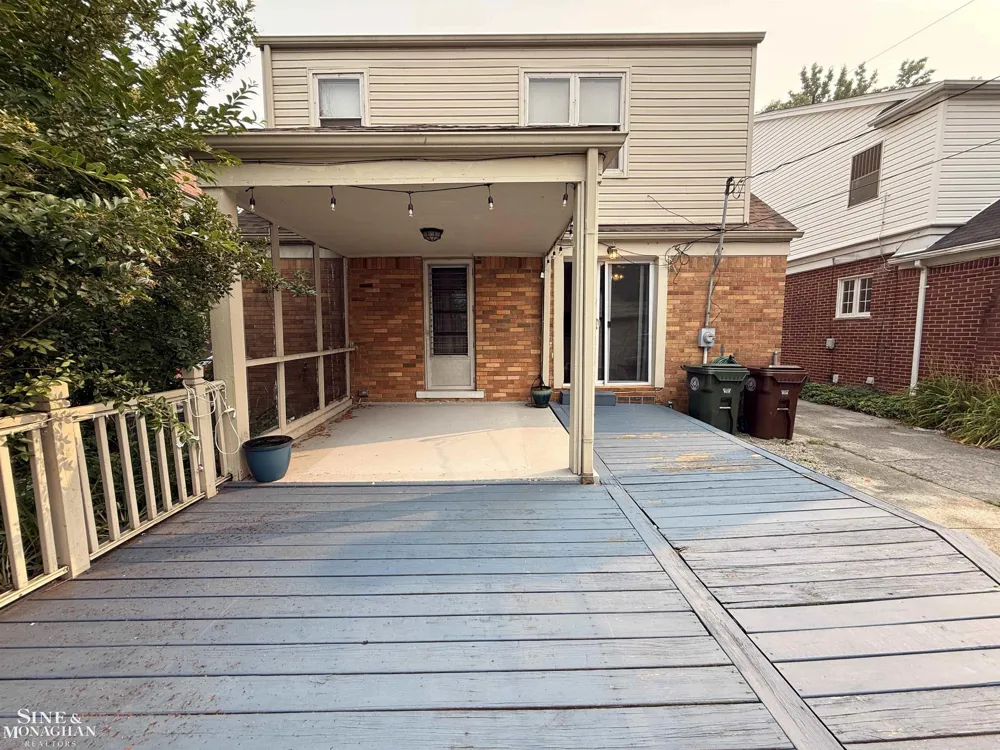 2056 Lennon Road Grosse Pointe Woods City, MI 48236