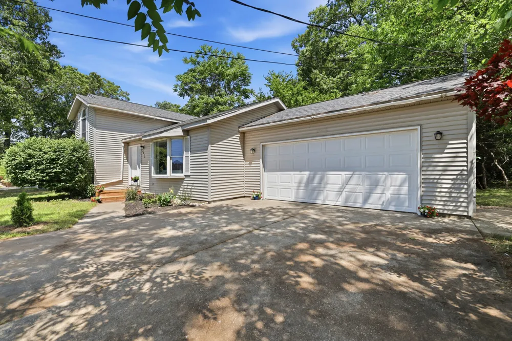 2046 Roberts Road Muskegon Charter Township, MI 49445