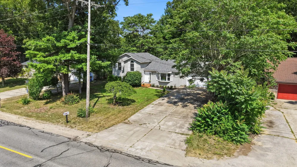 2046 Roberts Road Muskegon Charter Township, MI 49445