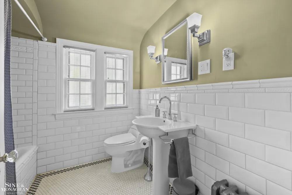 245 Ridgemont Road Grosse Pointe Farms City, MI 48236
