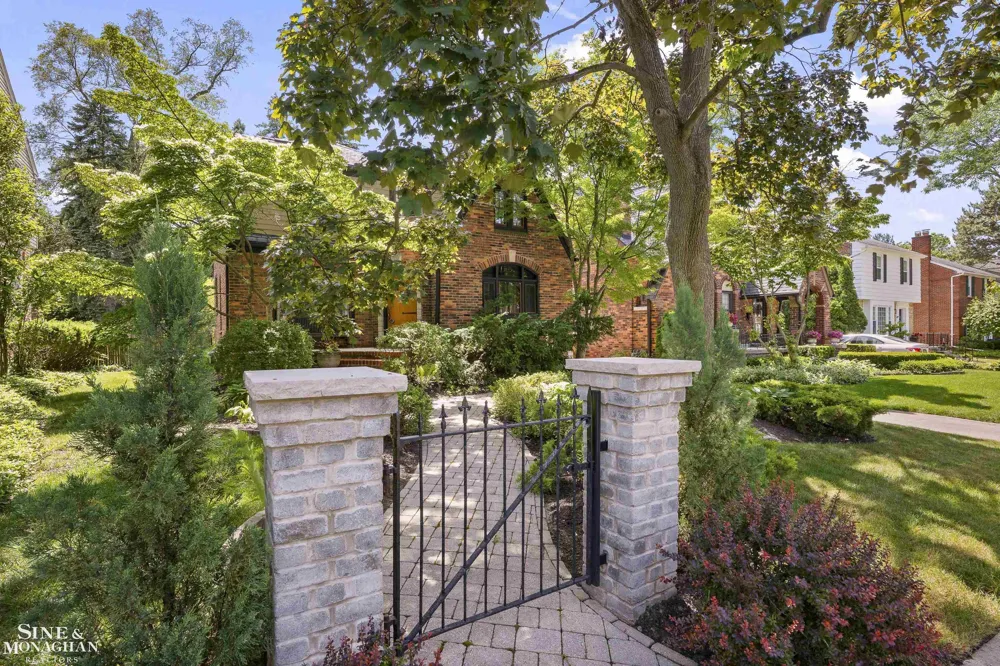 245 Ridgemont Road Grosse Pointe Farms City, MI 48236
