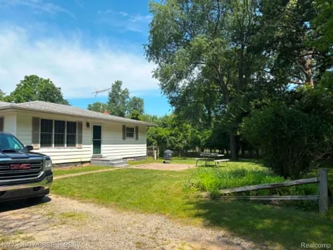 8835 Long Lane