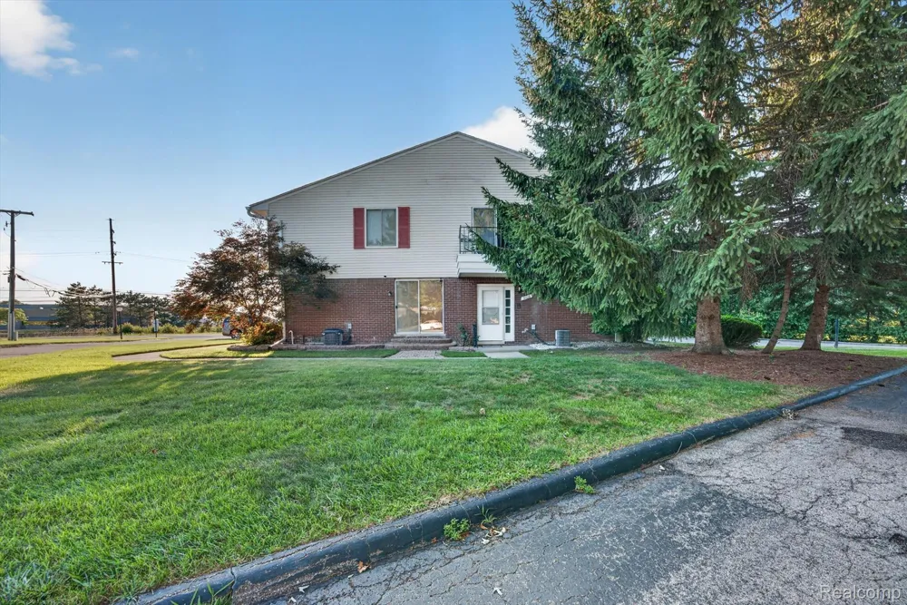 51116 S Foster Road Chesterfield Township, MI 48047