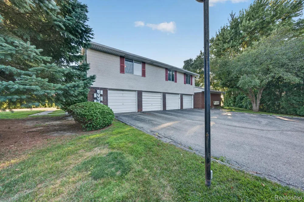 51116 S Foster Road Chesterfield Township, MI 48047