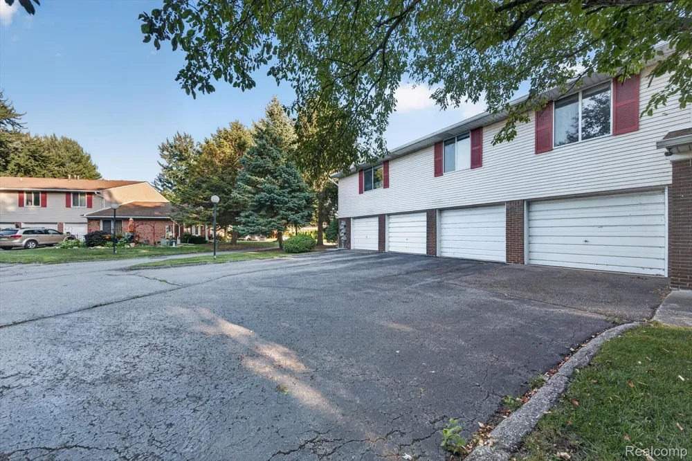 51116 S Foster Road Chesterfield Township, MI 48047