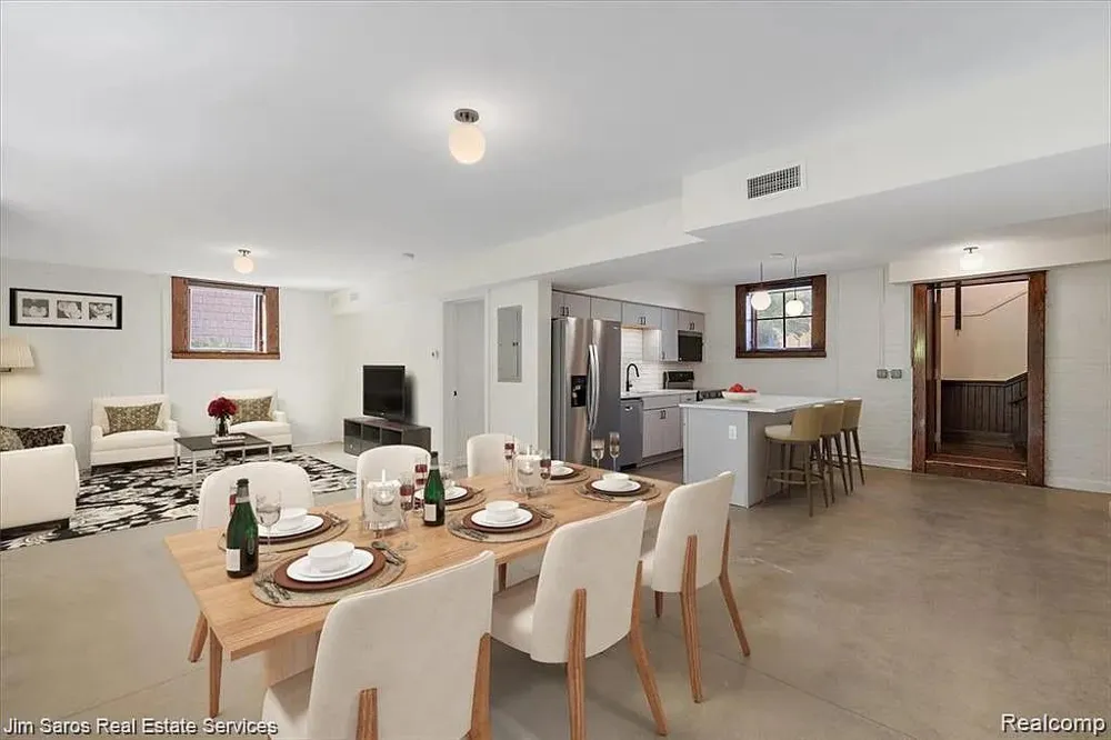 389 Saint Clair #103 Grosse Pointe City, MI 48230