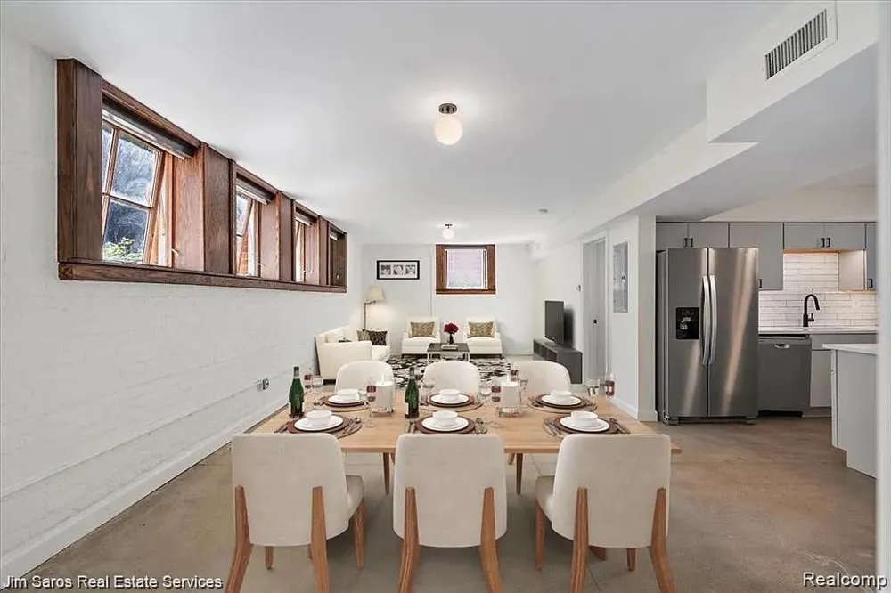 389 Saint Clair #103 Grosse Pointe City, MI 48230